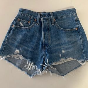 High Waisted Levi Shorts, size 25
